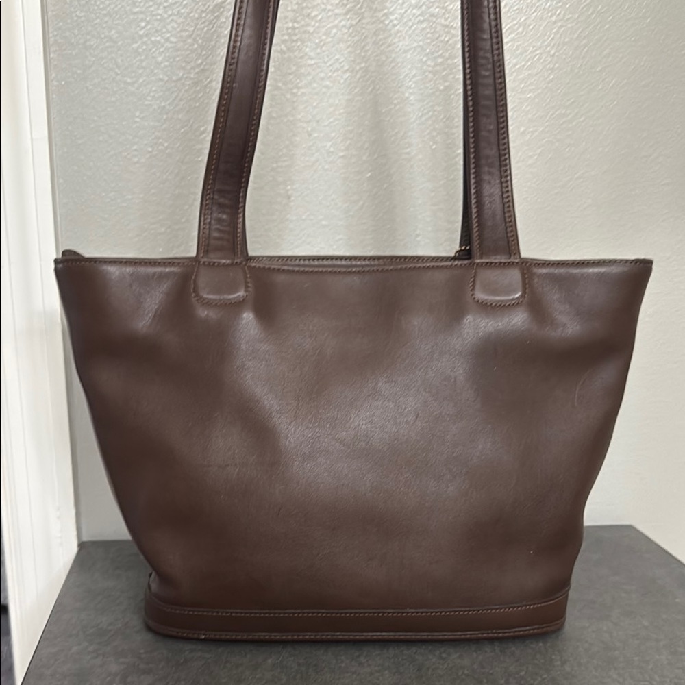 Vintage Coach Brown Leather Tote Bag with Sturdy Design - Picture 2 of 15